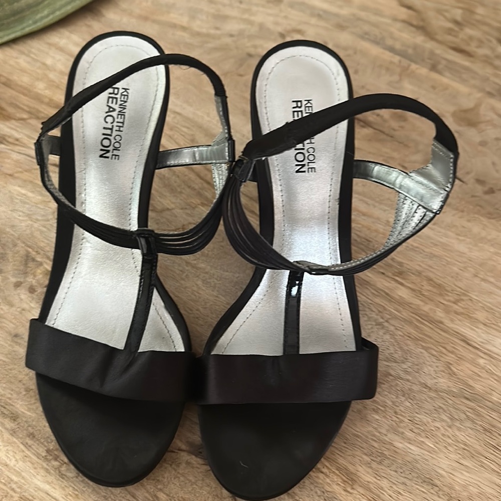 Worn once/like new size is under toe flap